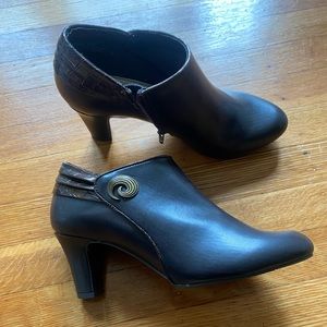 Easy Street “shooties” Black with bronze embellishments, size 8.5, never worn